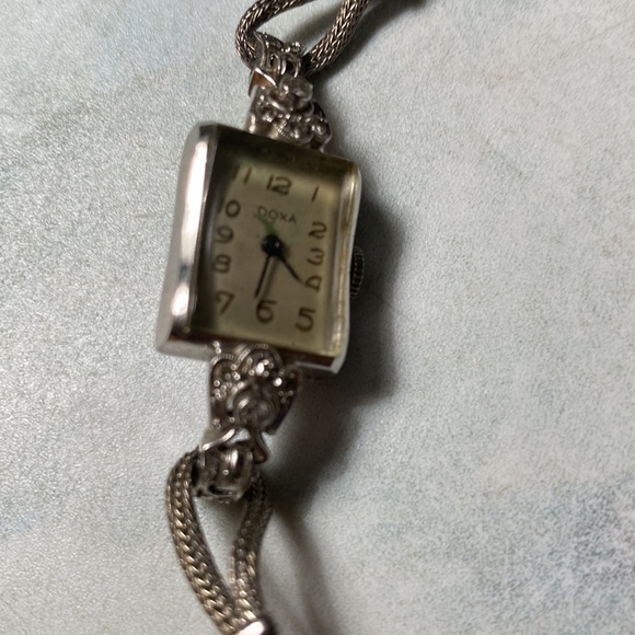 Doxa Beautiful design vintage style watch white gold14 k with diamond base - Picture 2 of 3